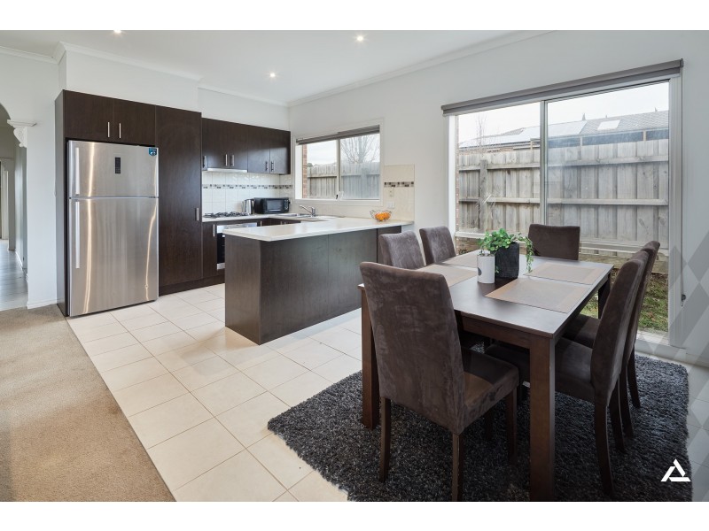77 Cook Street, Drouin VIC 3818