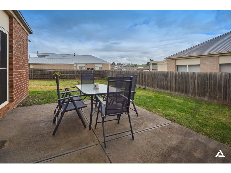 77 Cook Street, Drouin VIC 3818