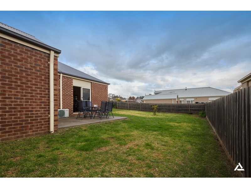 77 Cook Street, Drouin VIC 3818