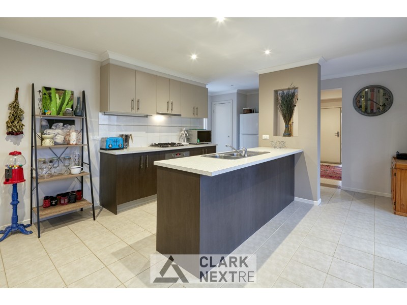 14 Harmon Drive, Drouin VIC 3818