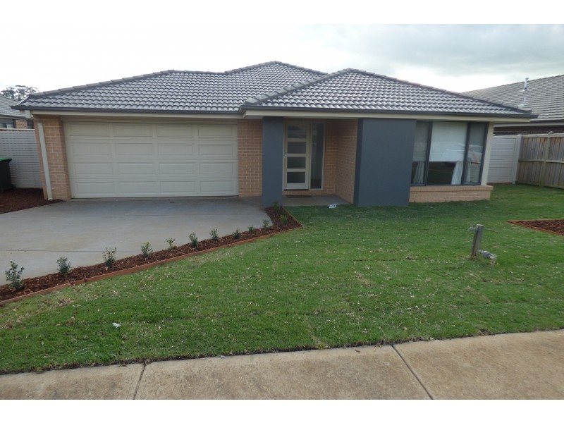 39 Empire Avenue, Drouin VIC 3818