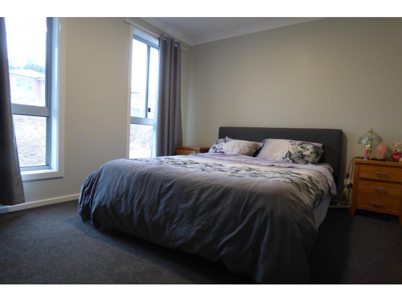 11 Chaucer Way, Drouin VIC 3818