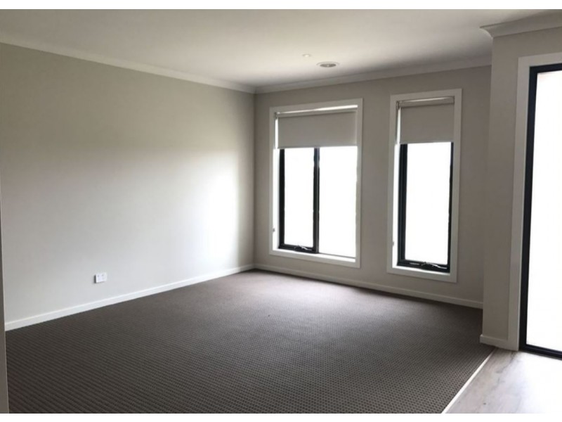 44 Timbertop Crescent, Drouin VIC 3818