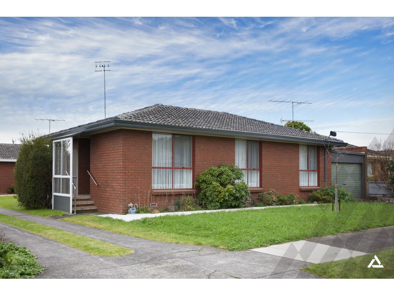 1/2 Evans Street, Trafalgar VIC 3824