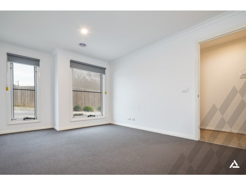 1/6 Oddy Street, Drouin VIC 3818