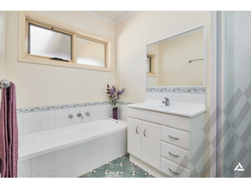 7 Huntingdon Court, Drouin VIC 3818