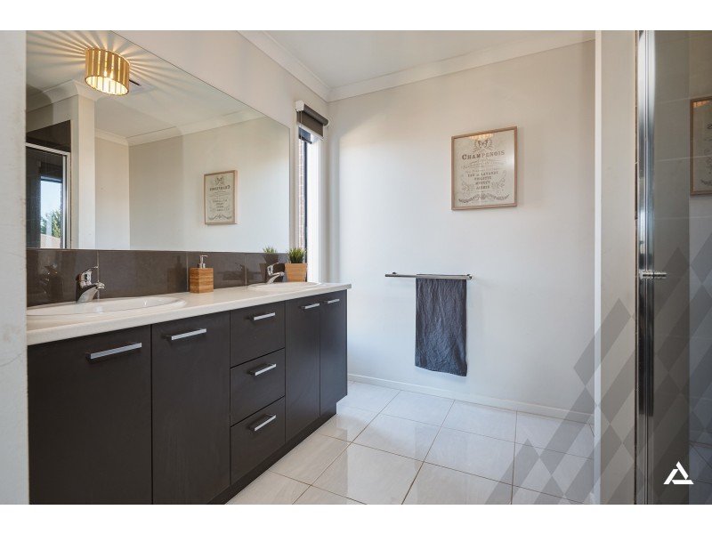 7 Charlwood Court, Drouin VIC 3818