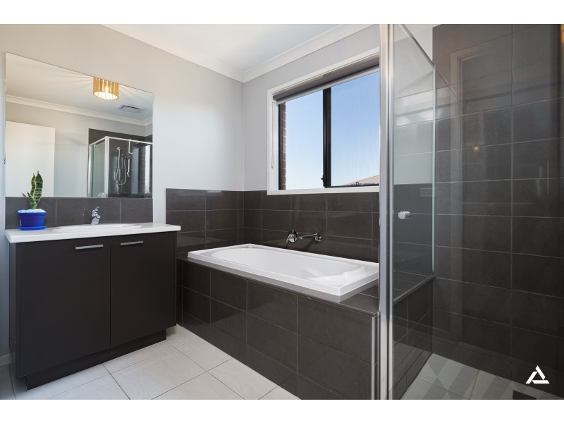 7 Charlwood Court, Drouin VIC 3818