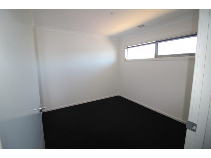 1/4 Hearn Street, Drouin VIC 3818