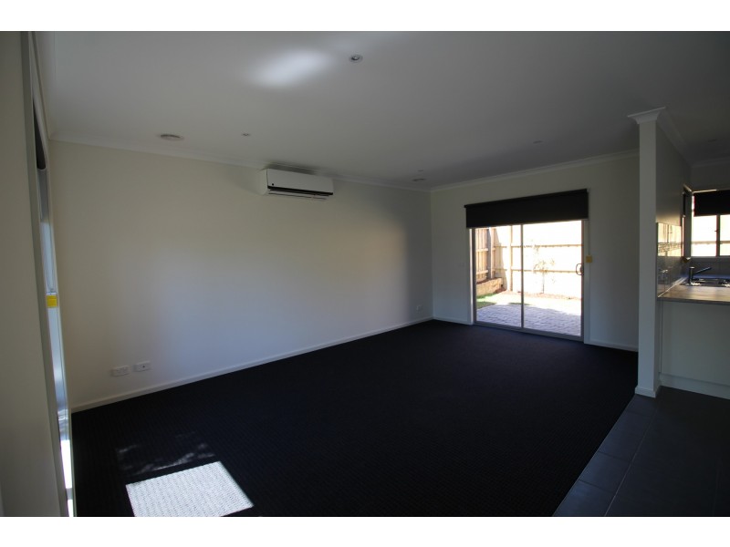 1/4 Hearn Street, Drouin VIC 3818