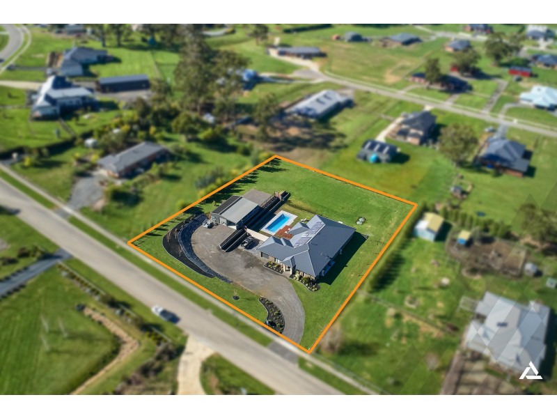 25 Bunjil Drive, Drouin VIC 3818