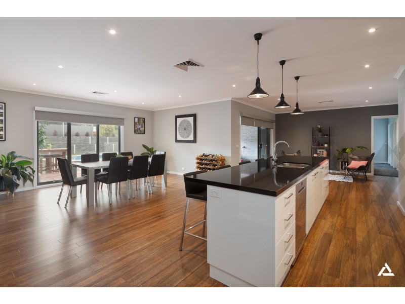 25 Bunjil Drive, Drouin VIC 3818
