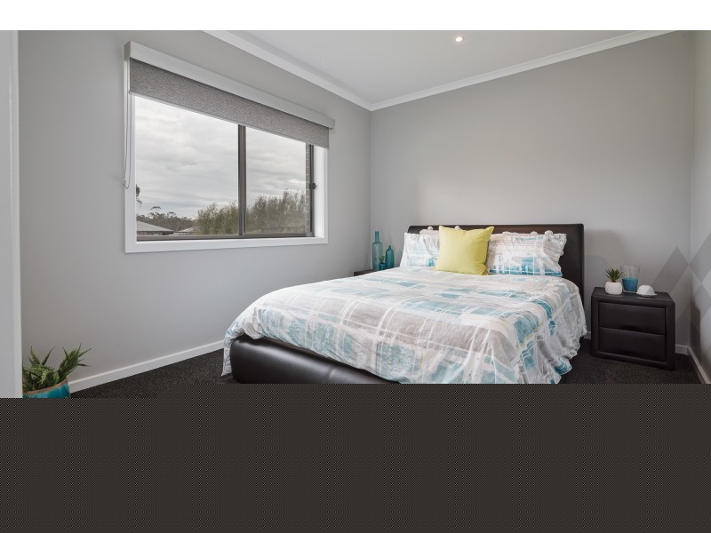 25 Bunjil Drive, Drouin VIC 3818