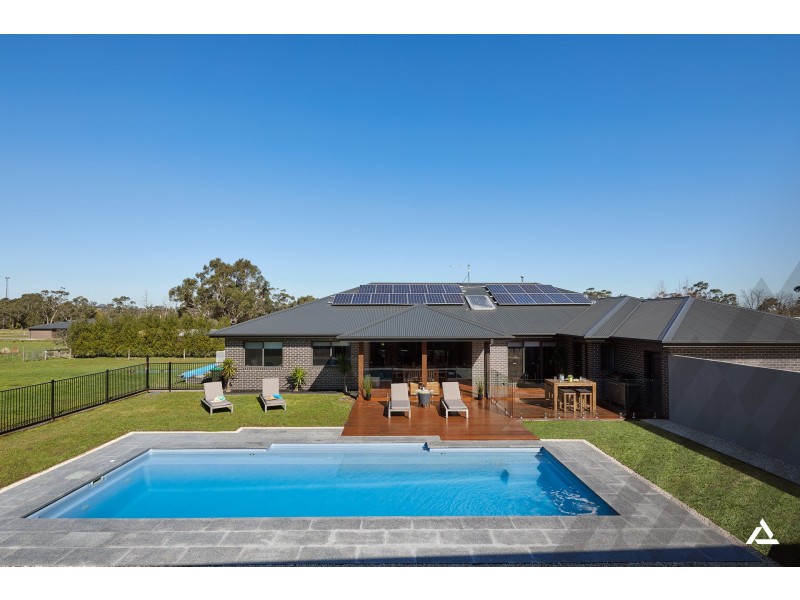 25 Bunjil Drive, Drouin VIC 3818