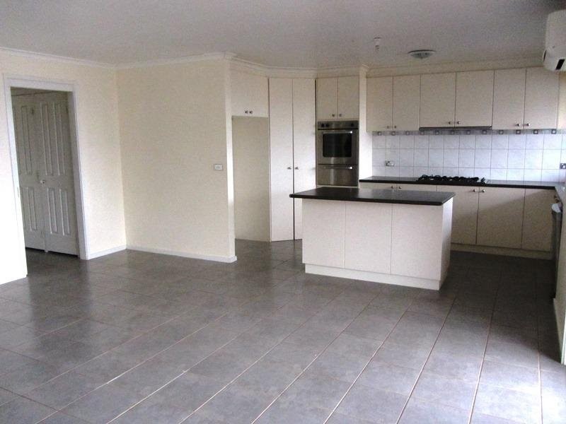 4 Shae Crescent, Drouin VIC 3818