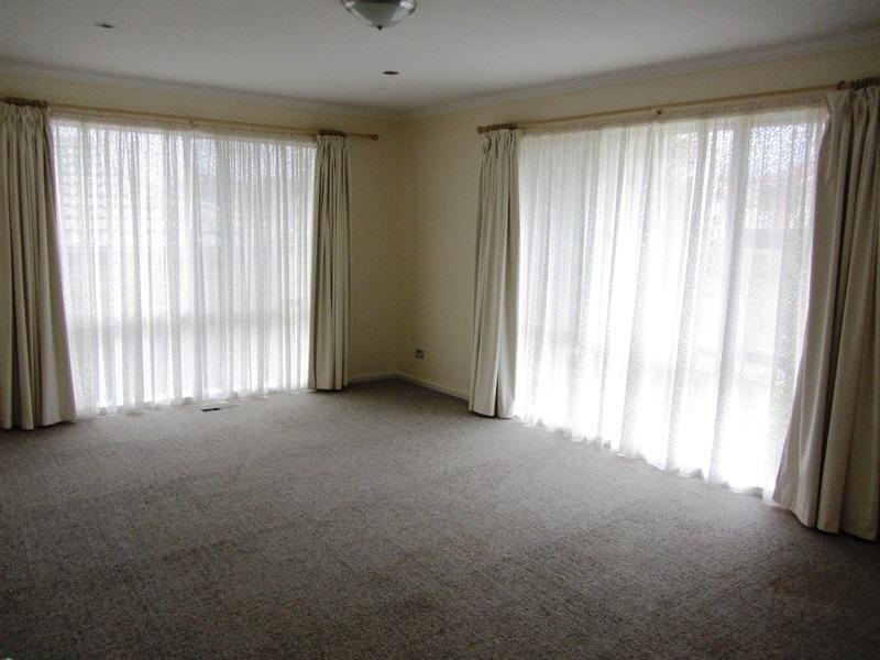 4 Shae Crescent, Drouin VIC 3818