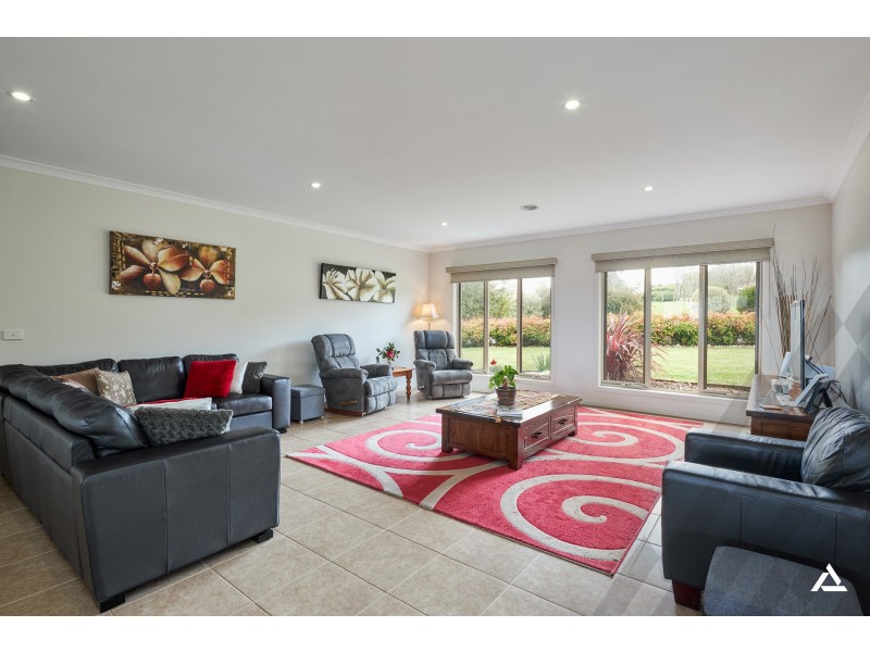 6 Oxley Court, Drouin VIC 3818