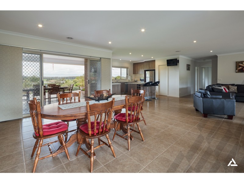 6 Oxley Court, Drouin VIC 3818