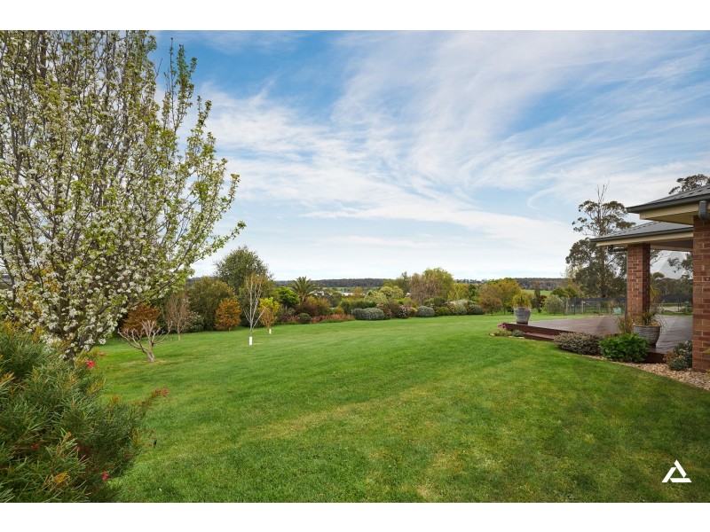 6 Oxley Court, Drouin VIC 3818