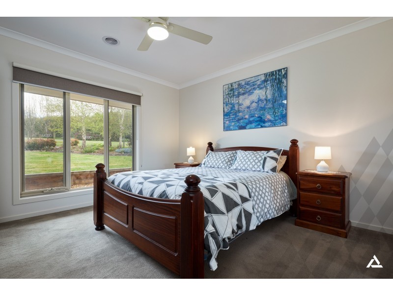6 Oxley Court, Drouin VIC 3818