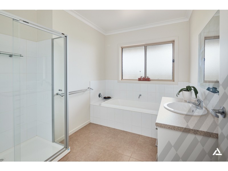 6 Oxley Court, Drouin VIC 3818