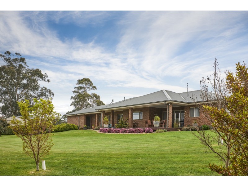 6 Oxley Court, Drouin VIC 3818