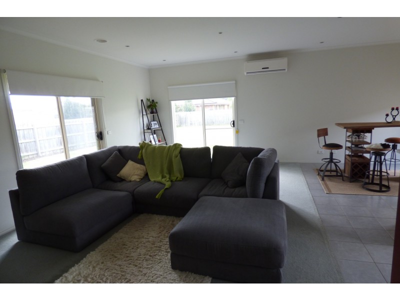 84 Cook Street, Drouin VIC 3818