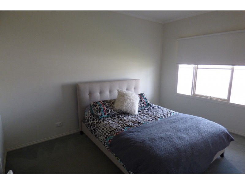 84 Cook Street, Drouin VIC 3818