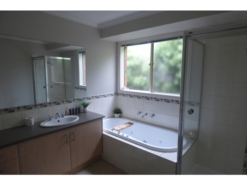 27 Glendon Drive, Warragul VIC 3820