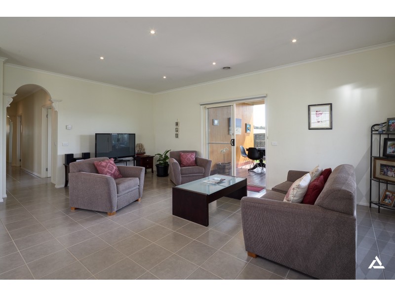 26 Shae Crescent, Drouin VIC 3818