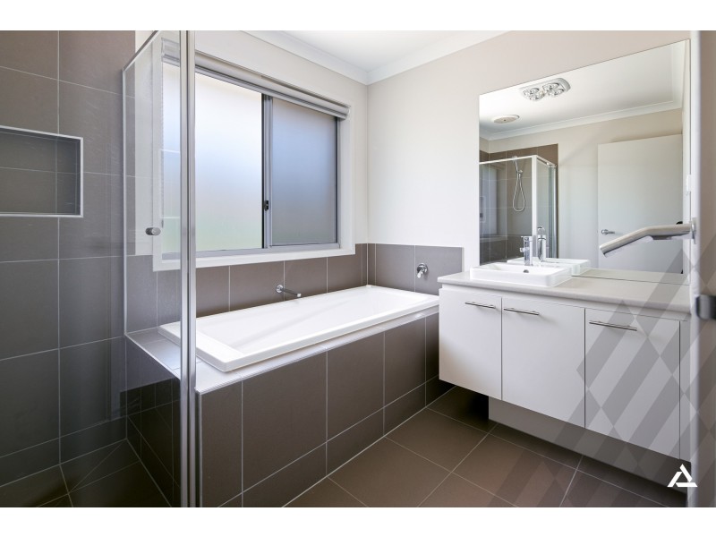 77 Silkwood Drive, Warragul VIC 3820