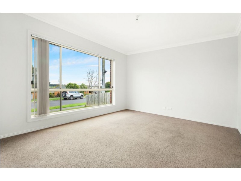 8 Hatfield Drive, Drouin VIC 3818