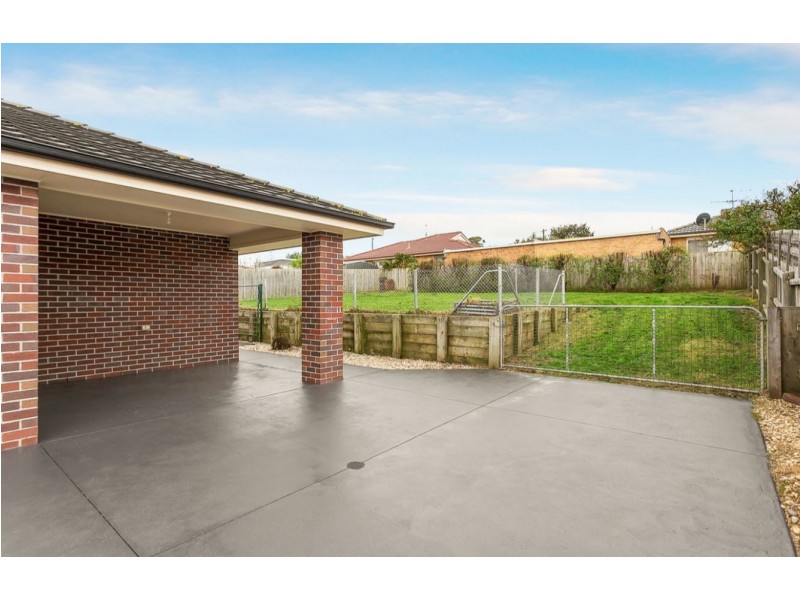8 Hatfield Drive, Drouin VIC 3818