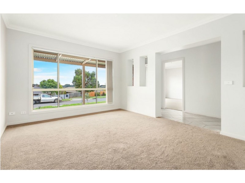 8 Hatfield Drive, Drouin VIC 3818