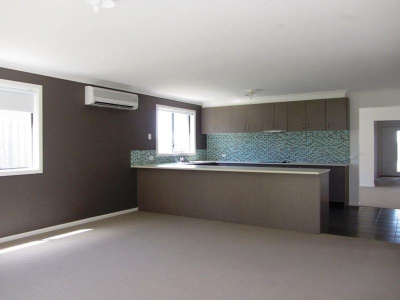 32 Sutherland Way, Drouin VIC 3818