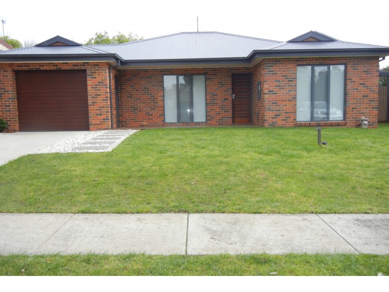 1 Kelton Avenue, Drouin VIC 3818