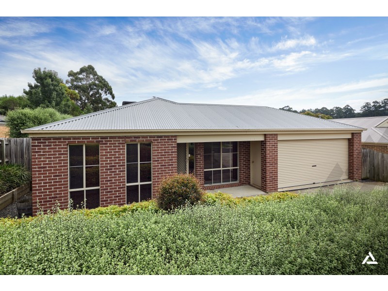 5 Lomandra Court, Drouin VIC 3818