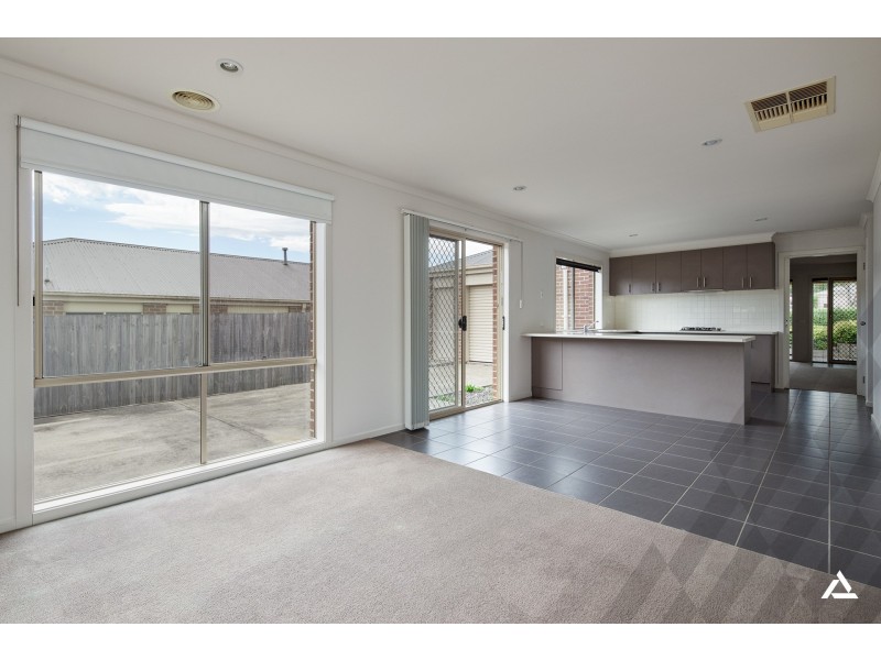 5 Lomandra Court, Drouin VIC 3818