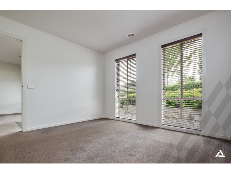 5 Lomandra Court, Drouin VIC 3818