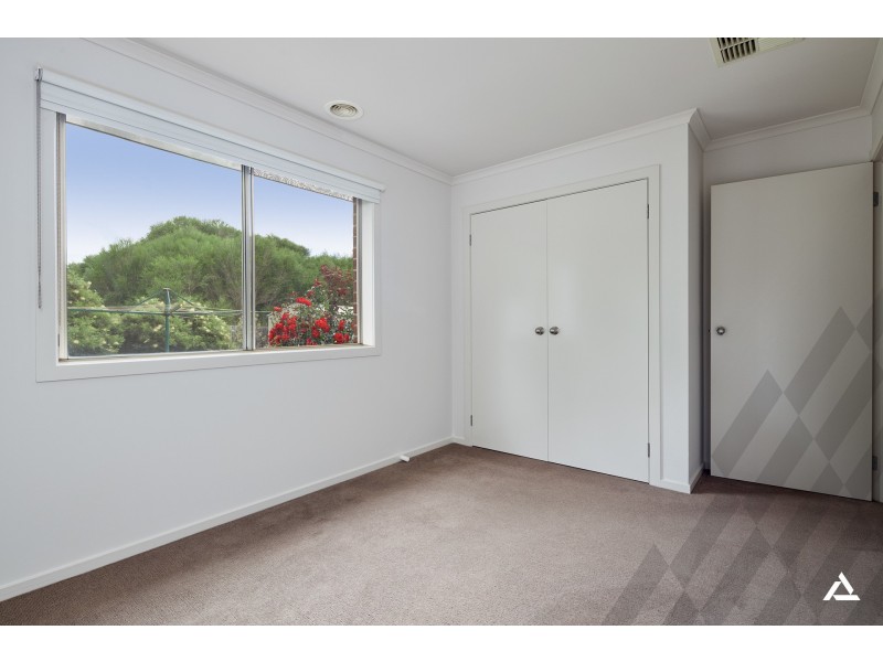 5 Lomandra Court, Drouin VIC 3818