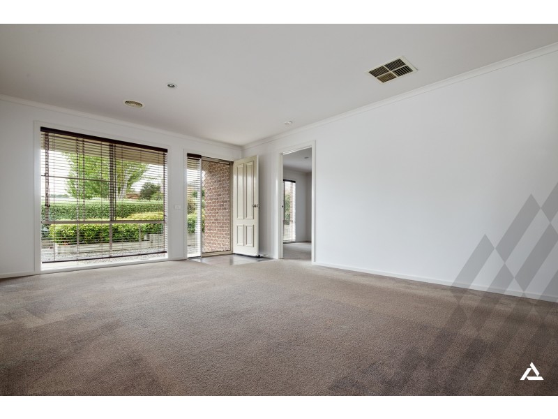 5 Lomandra Court, Drouin VIC 3818