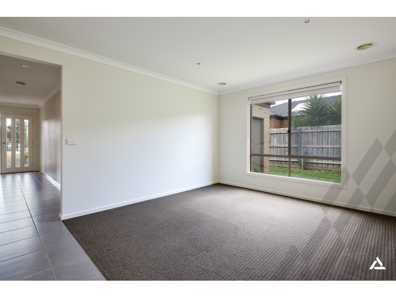 16 Shakespeare Court, Drouin VIC 3818