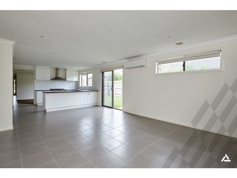 16 Shakespeare Court, Drouin VIC 3818