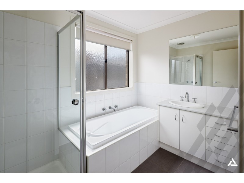 16 Shakespeare Court, Drouin VIC 3818