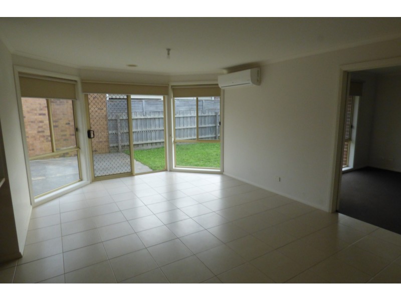 18 Clifford Drive, Drouin VIC 3818