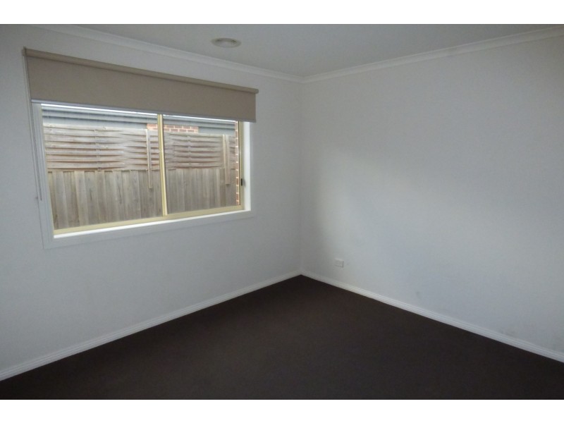 18 Clifford Drive, Drouin VIC 3818