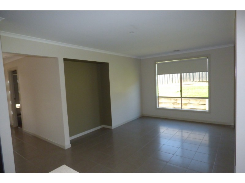 3 Grey Friars Way, Drouin VIC 3818