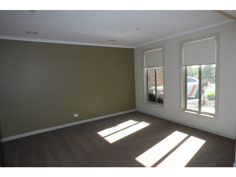 3 Grey Friars Way, Drouin VIC 3818