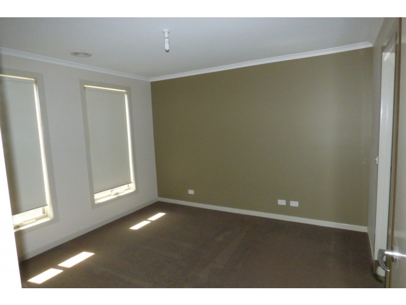 3 Grey Friars Way, Drouin VIC 3818