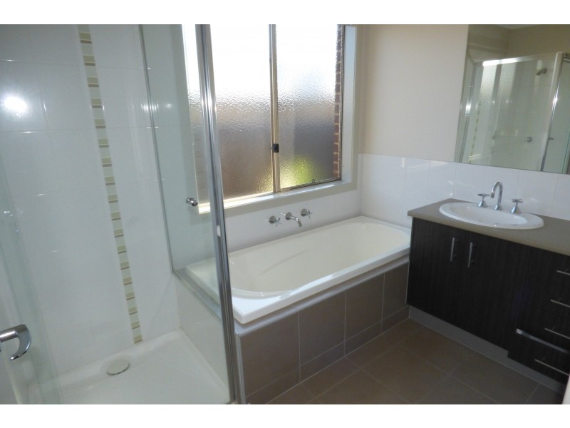 3 Grey Friars Way, Drouin VIC 3818